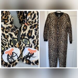 Nick & Nora Leopard Cheetah Print Zip Up One Piece Footed Cat Pajamas Medium